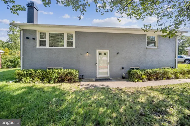 $2,400 | 9708 Glen View Drive, Clinton, MD 20735