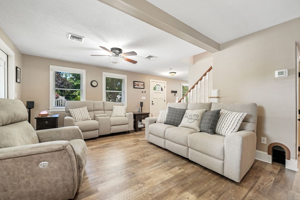 34 River Road Mattapoisett, MA 02739 - Photo 4 of 29 Gallery Image 4