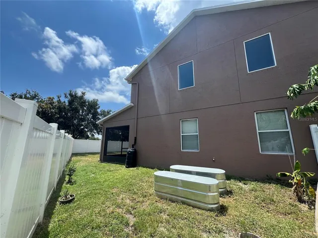 a house that has yard in front of it