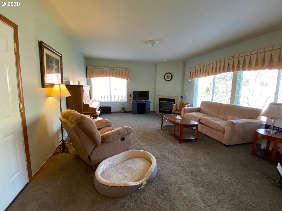 6259 Southeast 32nd Terrace Gresham, OR 97080 - Photo 3 of 24