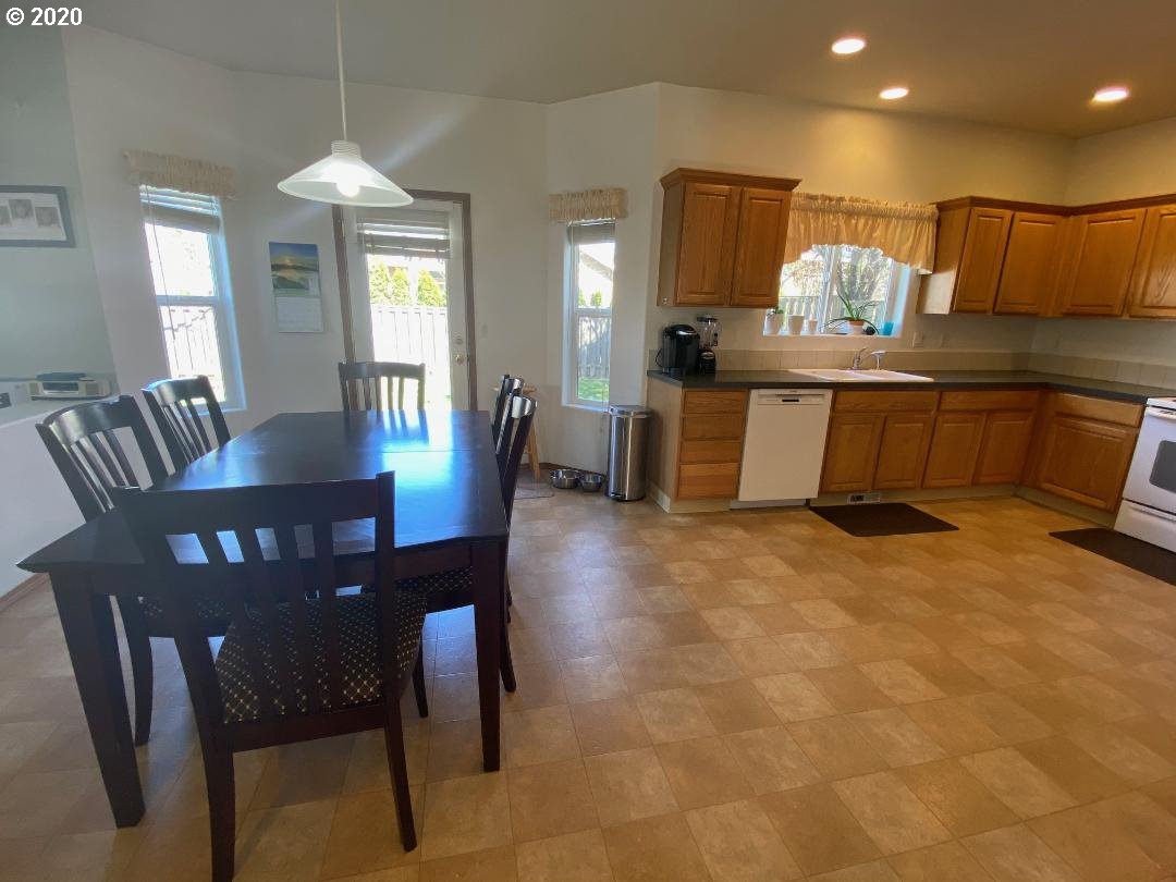 6259 Southeast 32nd Terrace Gresham, OR 97080 - Photo 6 of 24