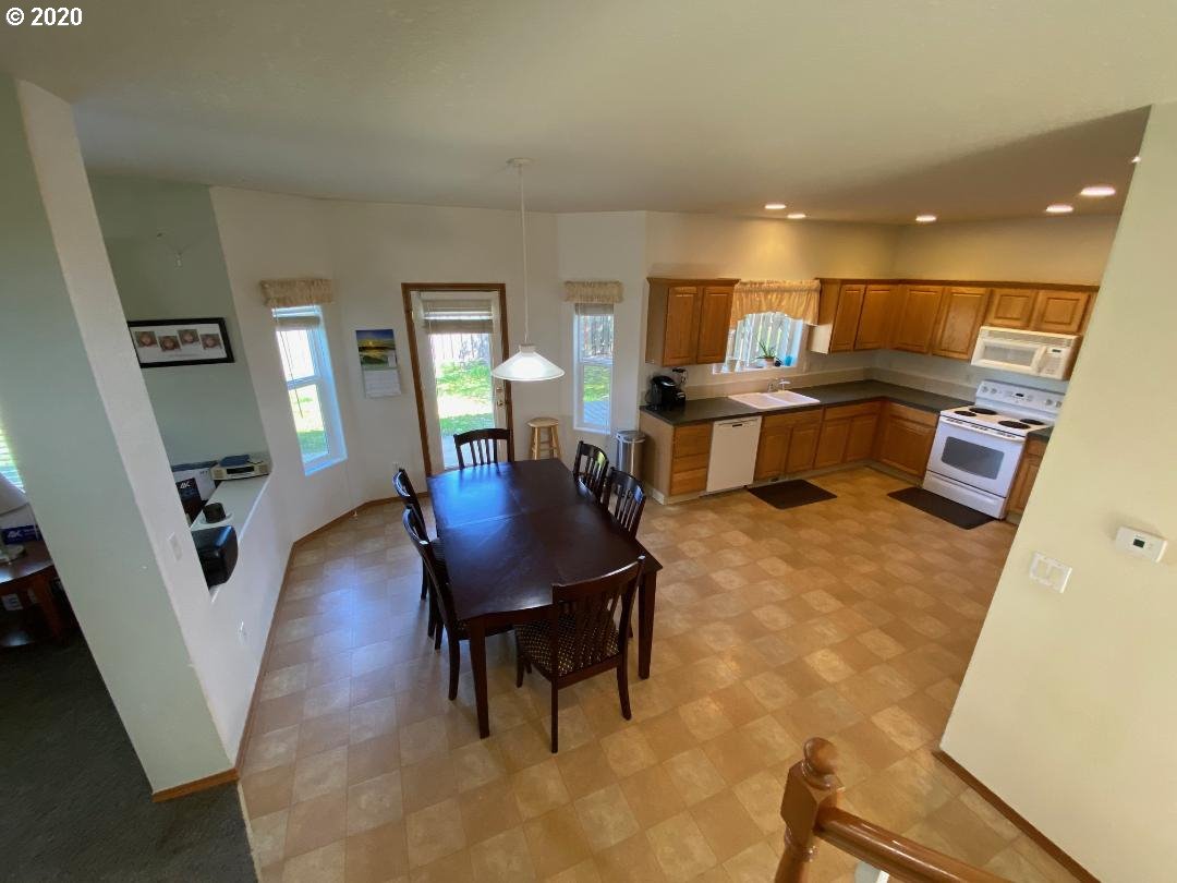 6259 Southeast 32nd Terrace Gresham, OR 97080 - Photo 7 of 24