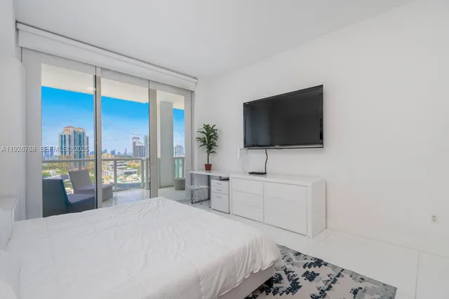 $20,000 | 50 South Pointe Drive, Unit 1506, Miami Beach, FL 33139