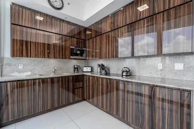 $20,000 | 50 South Pointe Drive, Unit 1506, Miami Beach, FL 33139