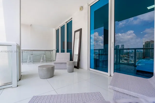 $20,000 | 50 South Pointe Drive, Unit 1506, Miami Beach, FL 33139