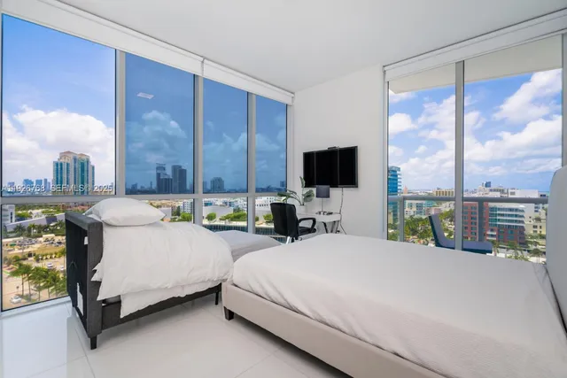 $20,000 | 50 South Pointe Drive, Unit 1506, Miami Beach, FL 33139
