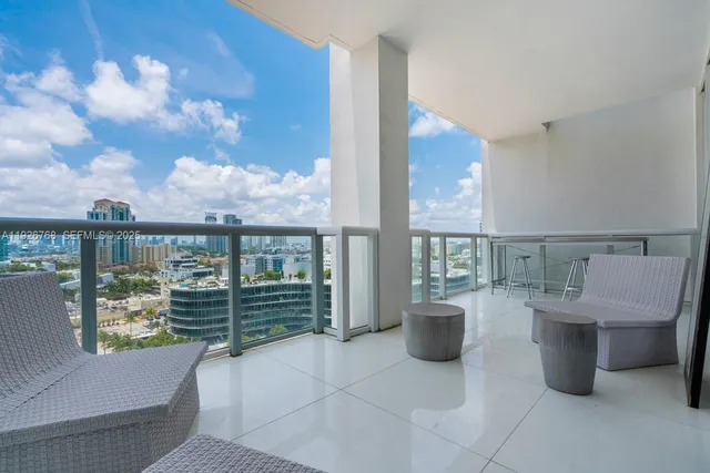 $20,000 | 50 South Pointe Drive, Unit 1506, Miami Beach, FL 33139