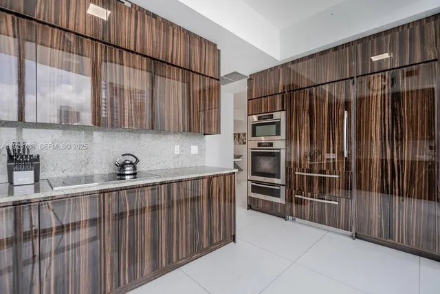 $20,000 | 50 South Pointe Drive, Unit 1506, Miami Beach, FL 33139