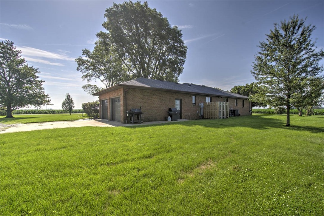 9149 1700 E Road Oreana, IL 62554 - Photo 37 of 47