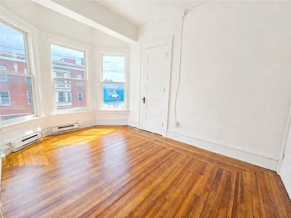 $950 | 134-136 Castle Street, Unit 2, Geneva City, NY 14456