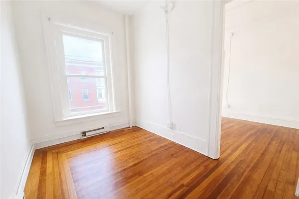 $950 | 134-136 Castle Street, Unit 2, Geneva City, NY 14456