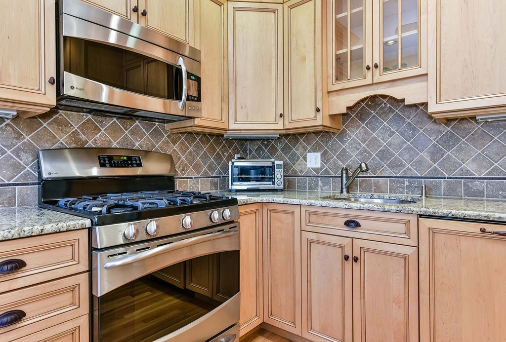 411 Washington Street, Unit 5 Brookline, MA 02446 - Photo 1 of 14