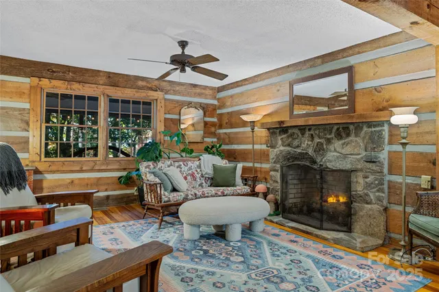 $535,000 | 499 East Poplar Drive, Hendersonville, NC 28792