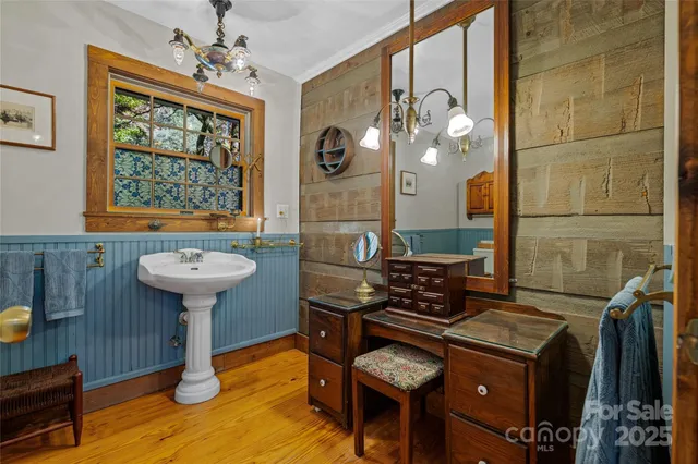 $535,000 | 499 East Poplar Drive, Hendersonville, NC 28792