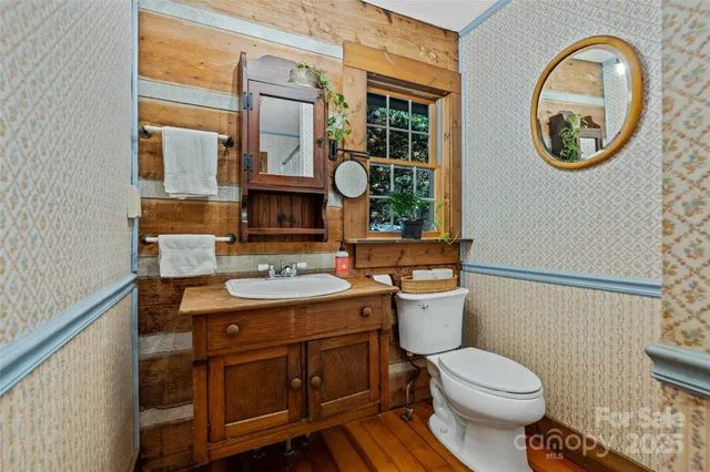 $535,000 | 499 East Poplar Drive, Hendersonville, NC 28792