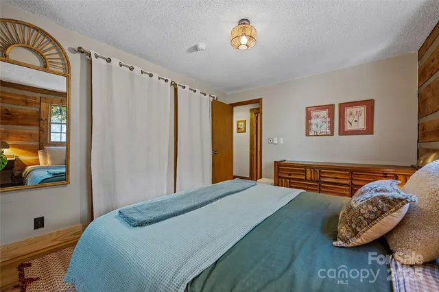 $535,000 | 499 East Poplar Drive, Hendersonville, NC 28792