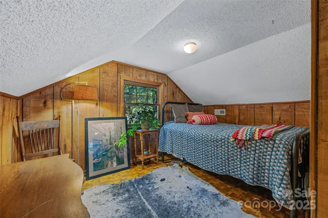 $535,000 | 499 East Poplar Drive, Hendersonville, NC 28792