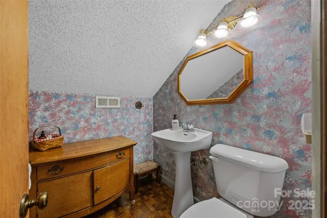 $535,000 | 499 East Poplar Drive, Hendersonville, NC 28792