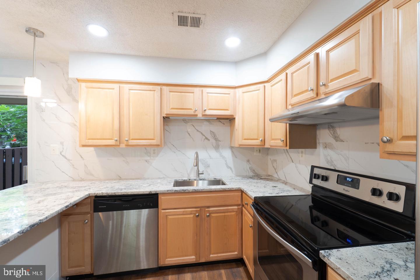 2221 Southgate Square Reston, VA 20191 - Photo 13 of 31 Gallery Image 13