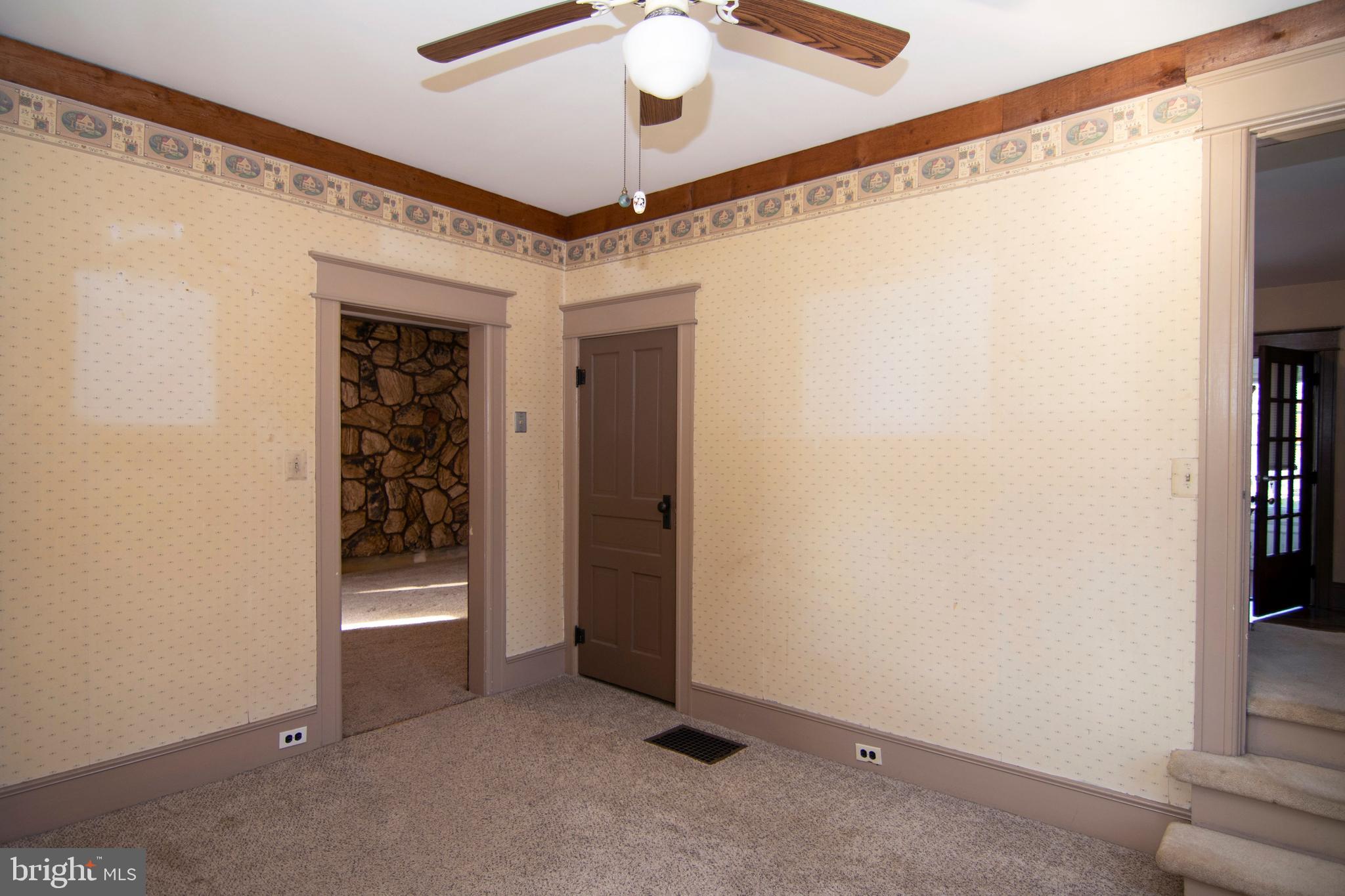 546 Williamstown Road Sicklerville, NJ 08081 - Photo 15 of 44 a view of a livingroom with a ceiling fan and window