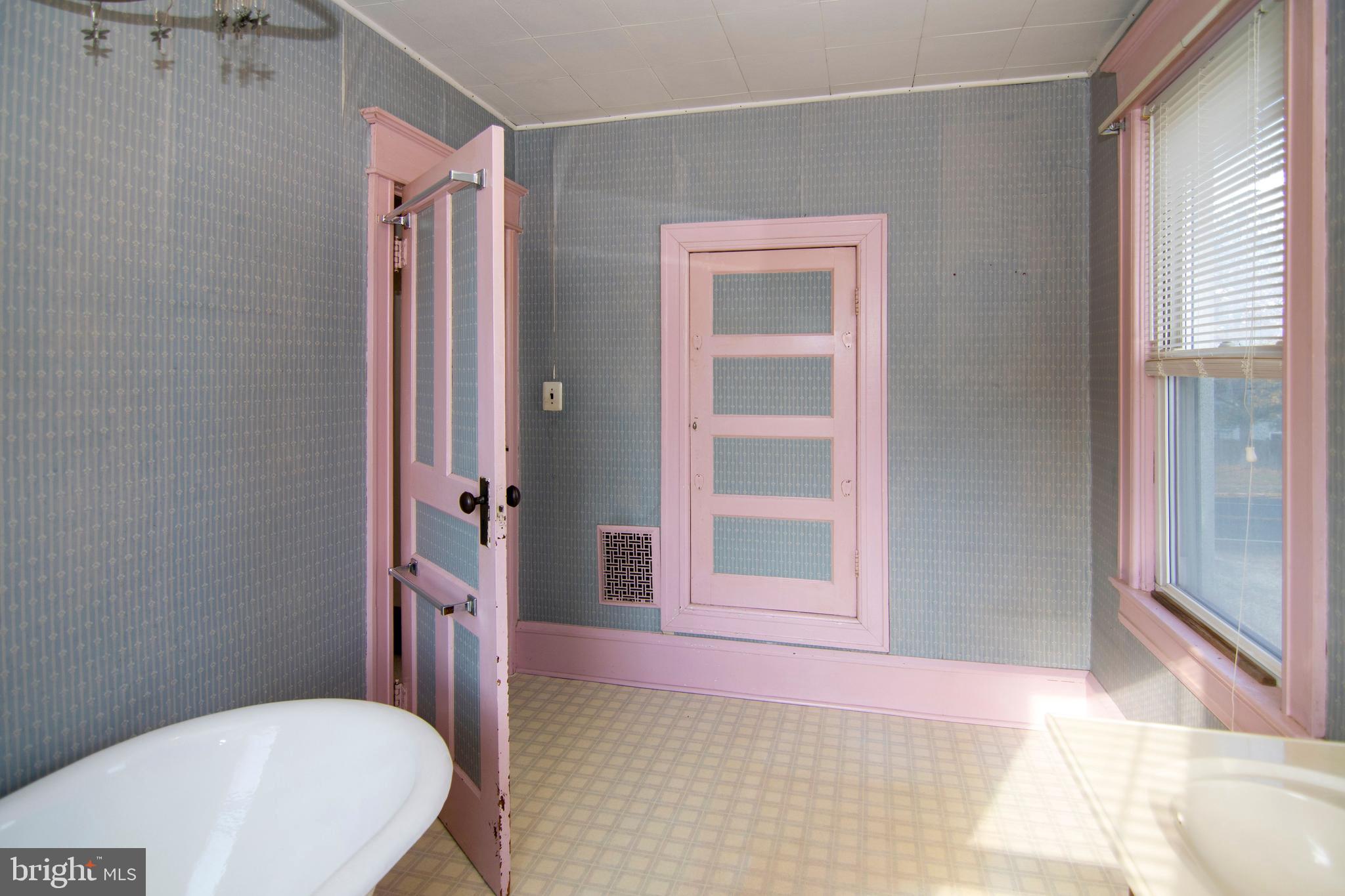 546 Williamstown Road Sicklerville, NJ 08081 - Photo 32 of 44 a bathroom with a toilet a sink and shower