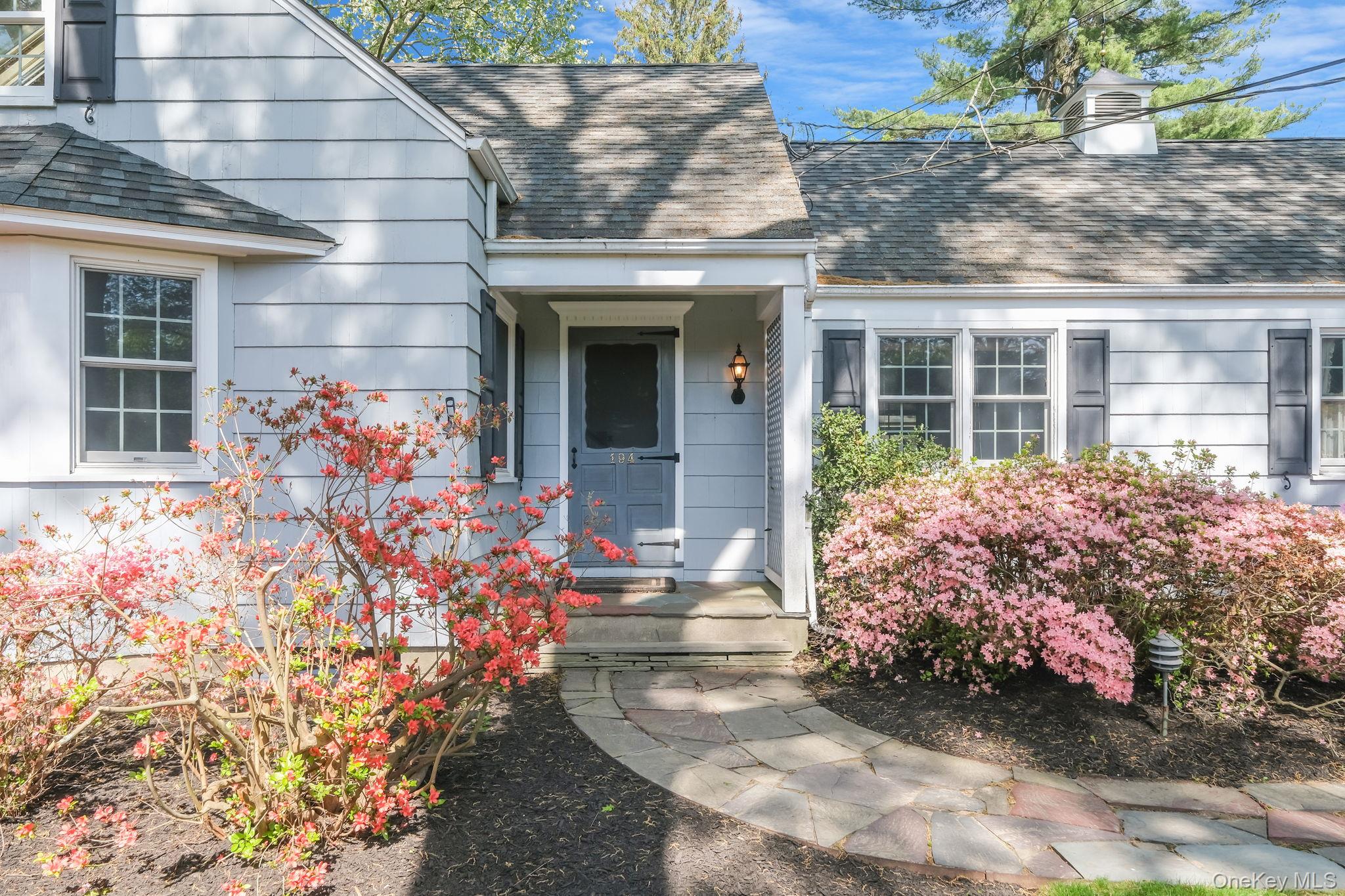194 Huntington Bay Road Huntington, NY 11743 - Photo 2 of 50