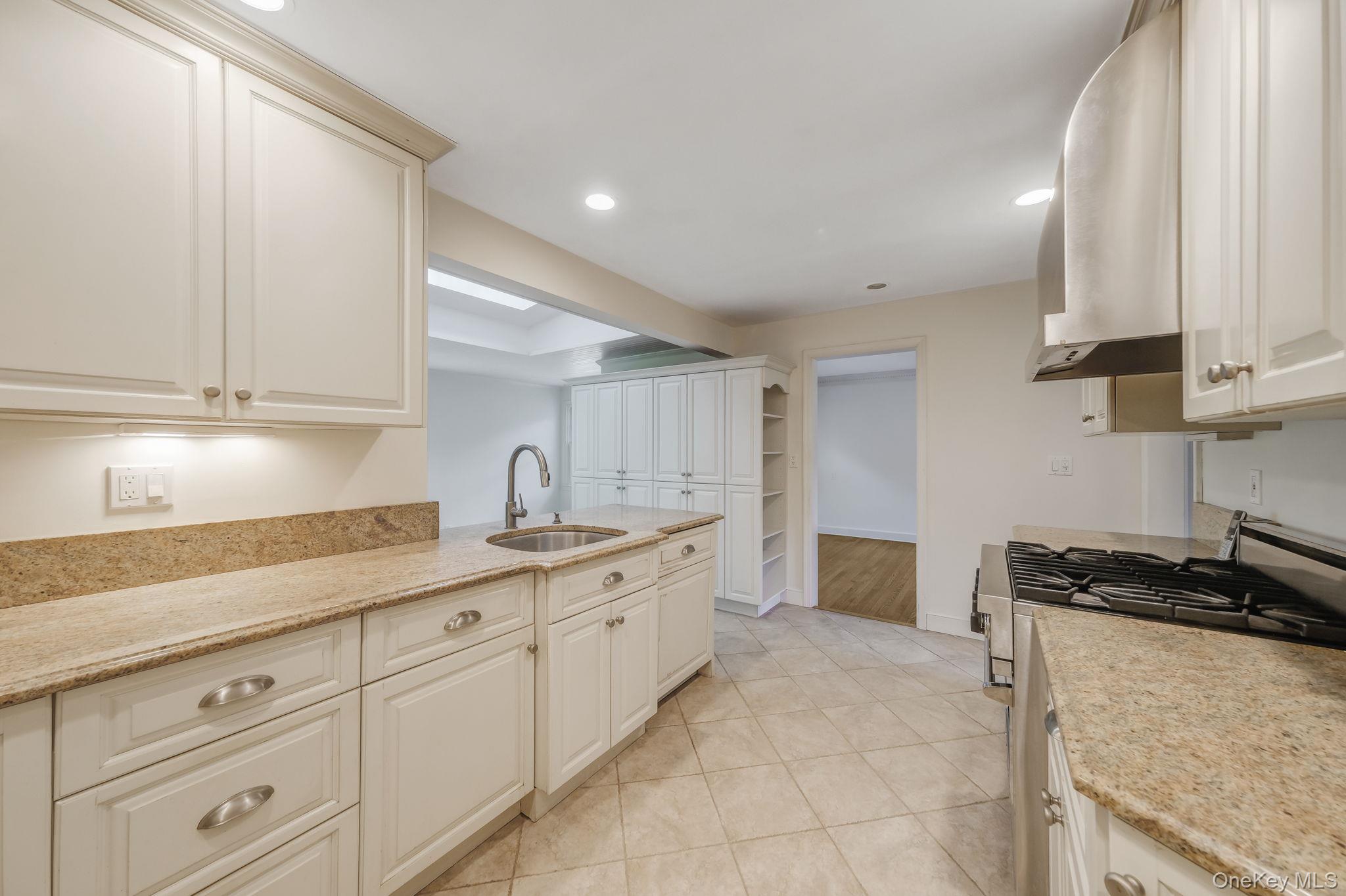 194 Huntington Bay Road Huntington, NY 11743 - Photo 24 of 50
