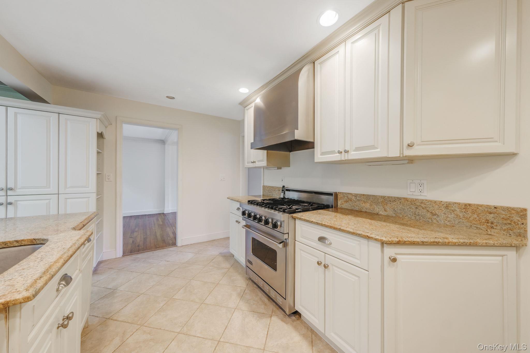 194 Huntington Bay Road Huntington, NY 11743 - Photo 25 of 50
