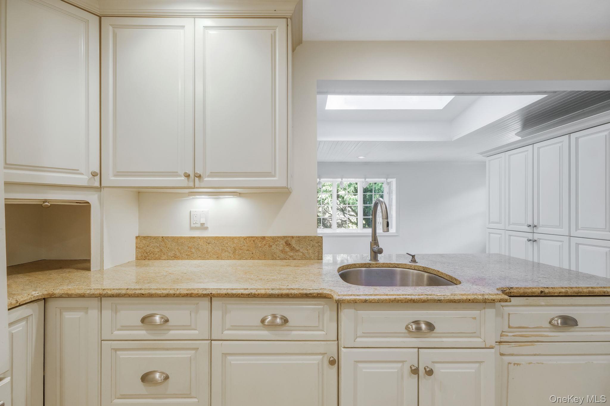 194 Huntington Bay Road Huntington, NY 11743 - Photo 26 of 50
