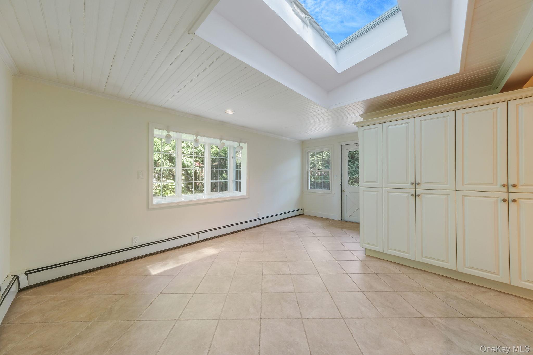 194 Huntington Bay Road Huntington, NY 11743 - Photo 28 of 50