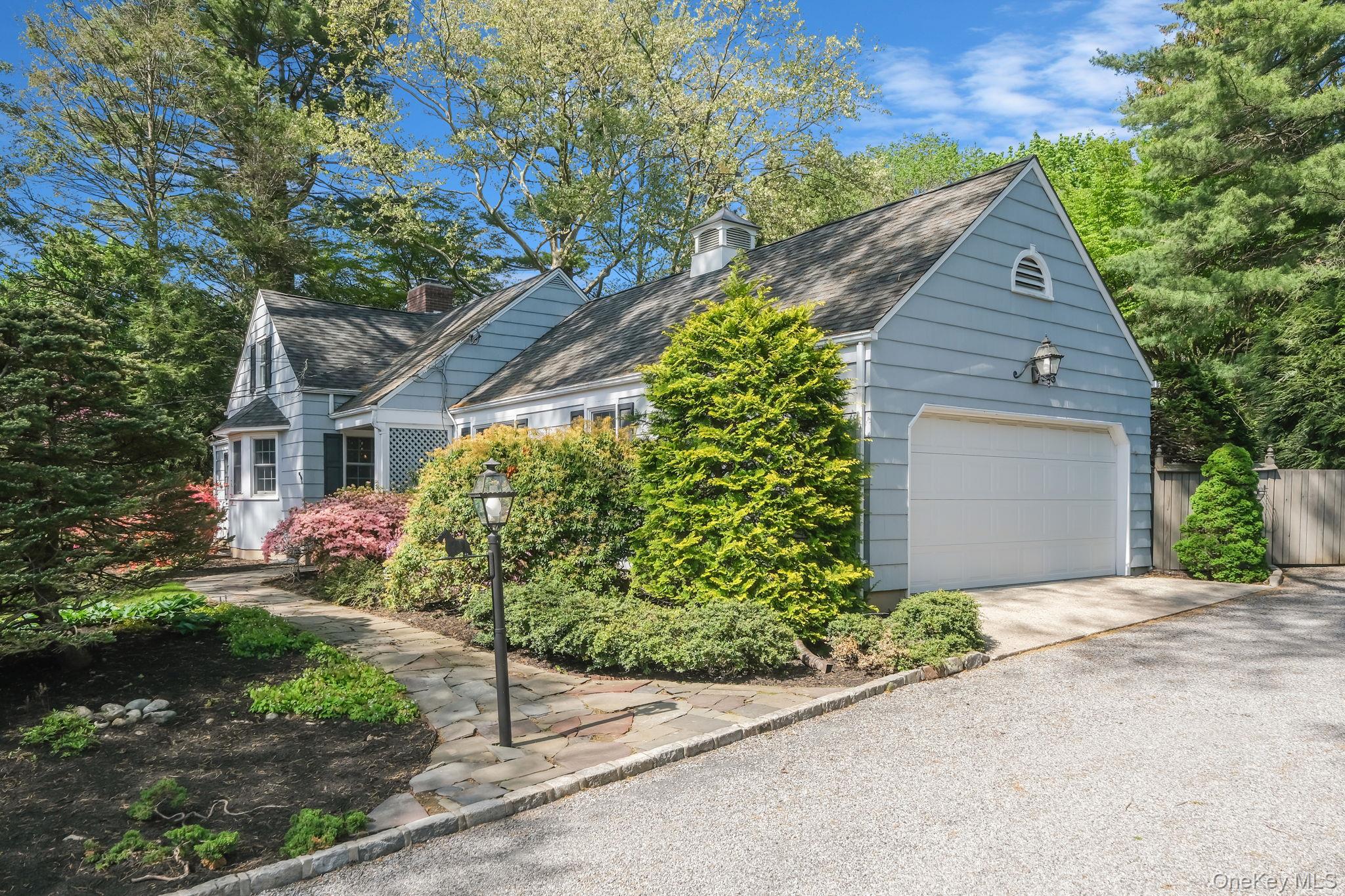 194 Huntington Bay Road Huntington, NY 11743 - Photo 4 of 50