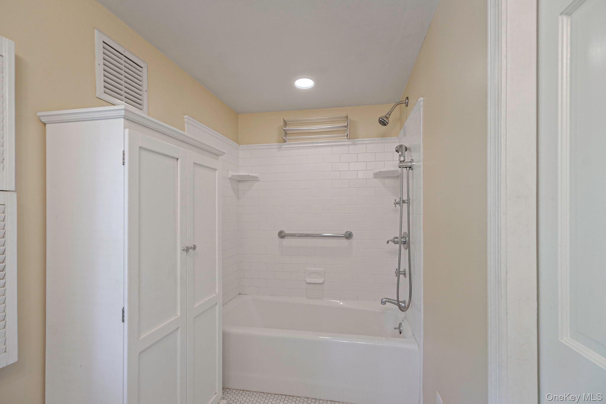 194 Huntington Bay Road Huntington, NY 11743 - Photo 49 of 50