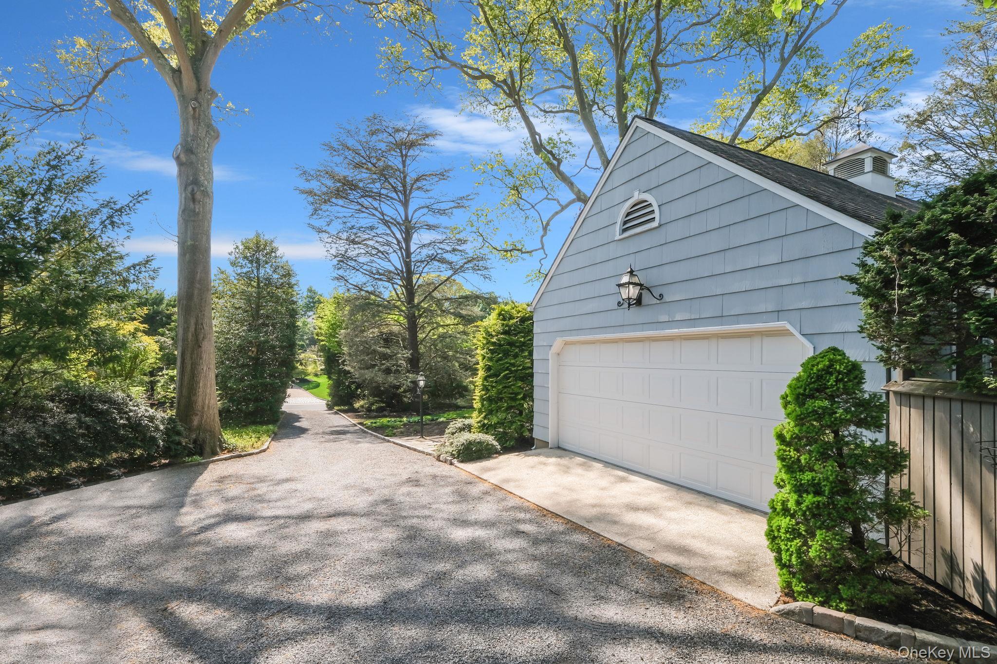 194 Huntington Bay Road Huntington, NY 11743 - Photo 5 of 50
