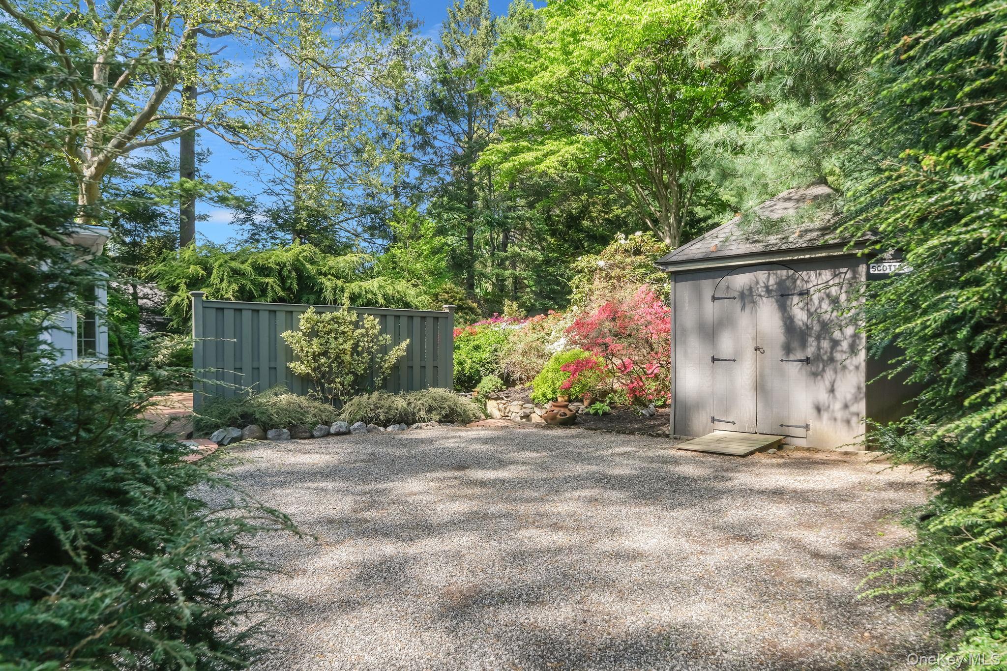 194 Huntington Bay Road Huntington, NY 11743 - Photo 6 of 50