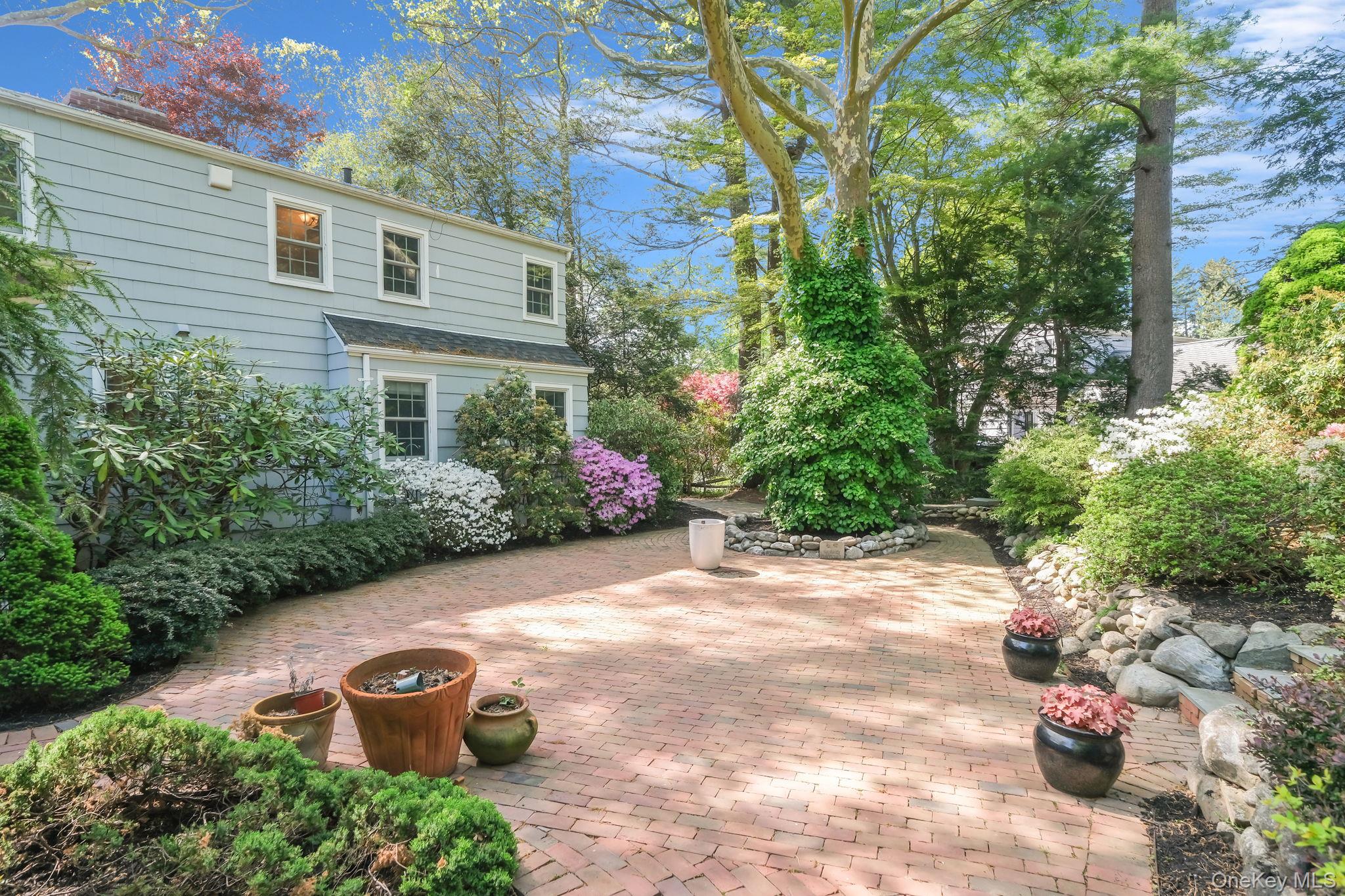 194 Huntington Bay Road Huntington, NY 11743 - Photo 9 of 50