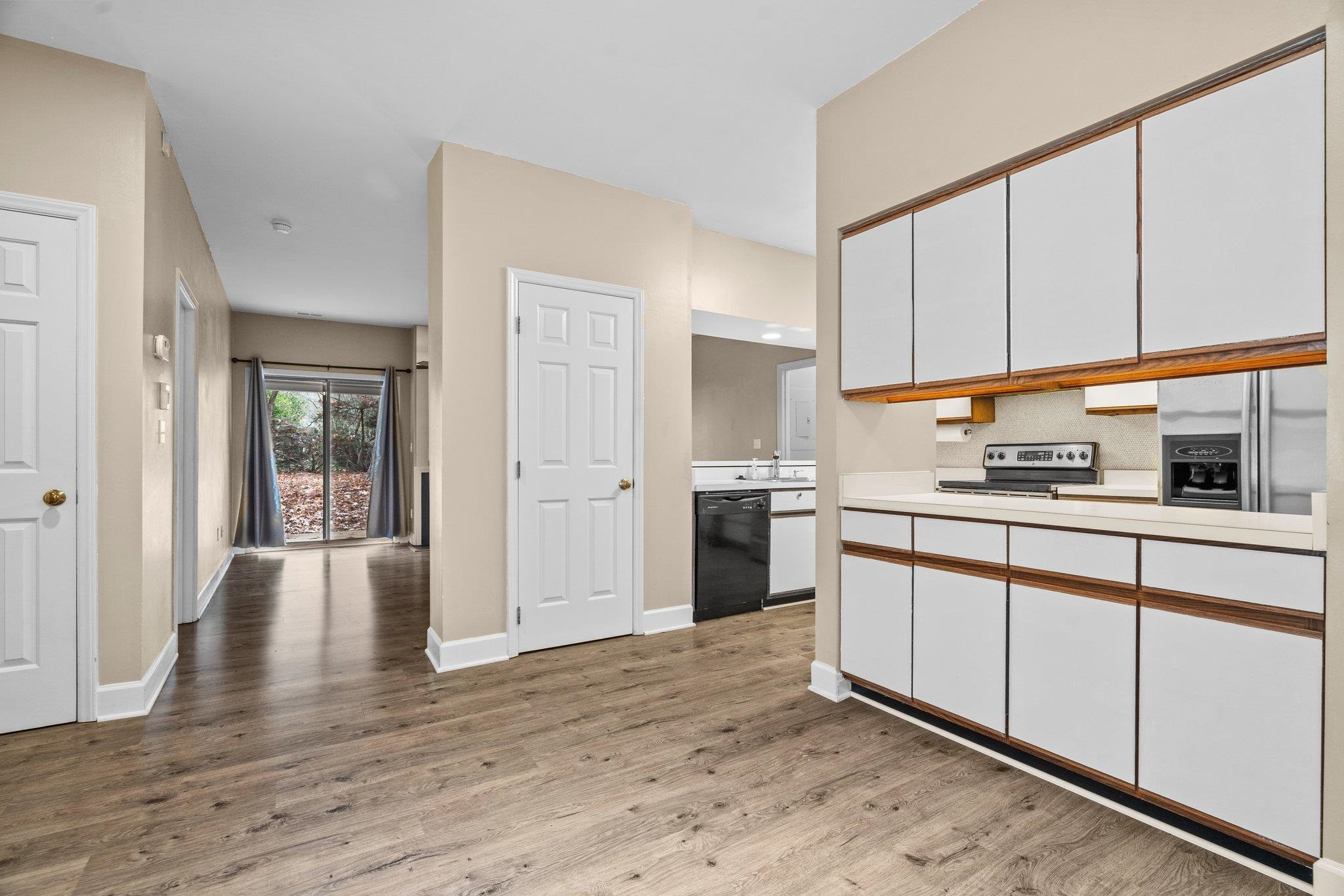 6121 Sunpointe Drive, Unit 103 Raleigh, NC 27606 - Photo 9 of 31 Kitchen