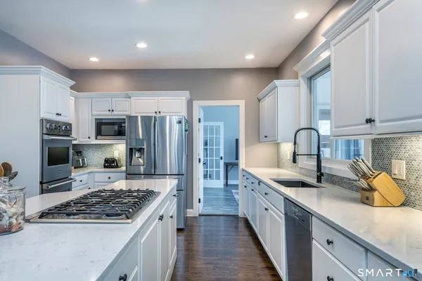 $3,100,000 | 4 Sunrise Lane, Bridgewater, CT 06752