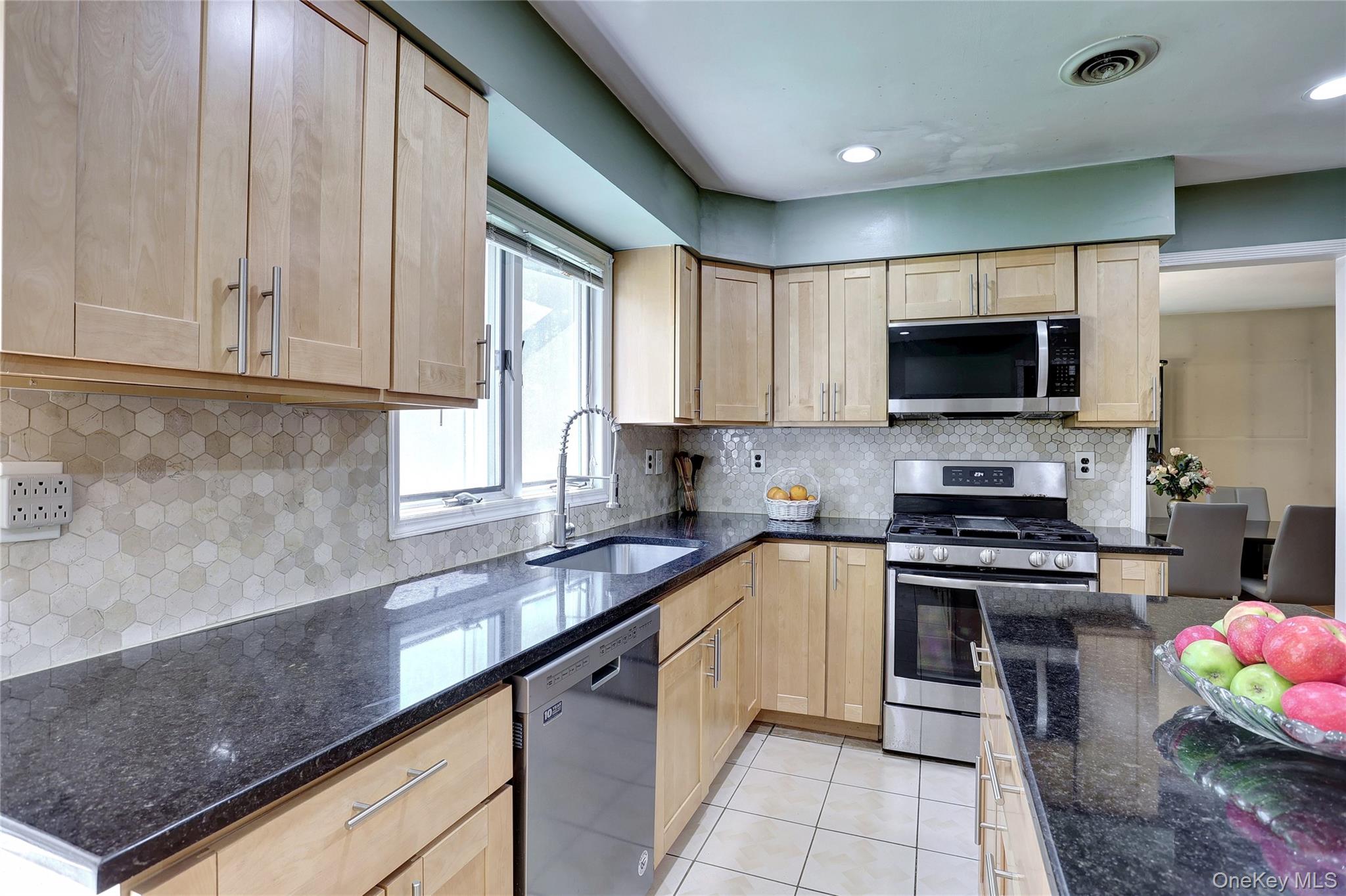 561 New Hempstead Road Spring Valley, NY 10977 - Photo 6 of 27