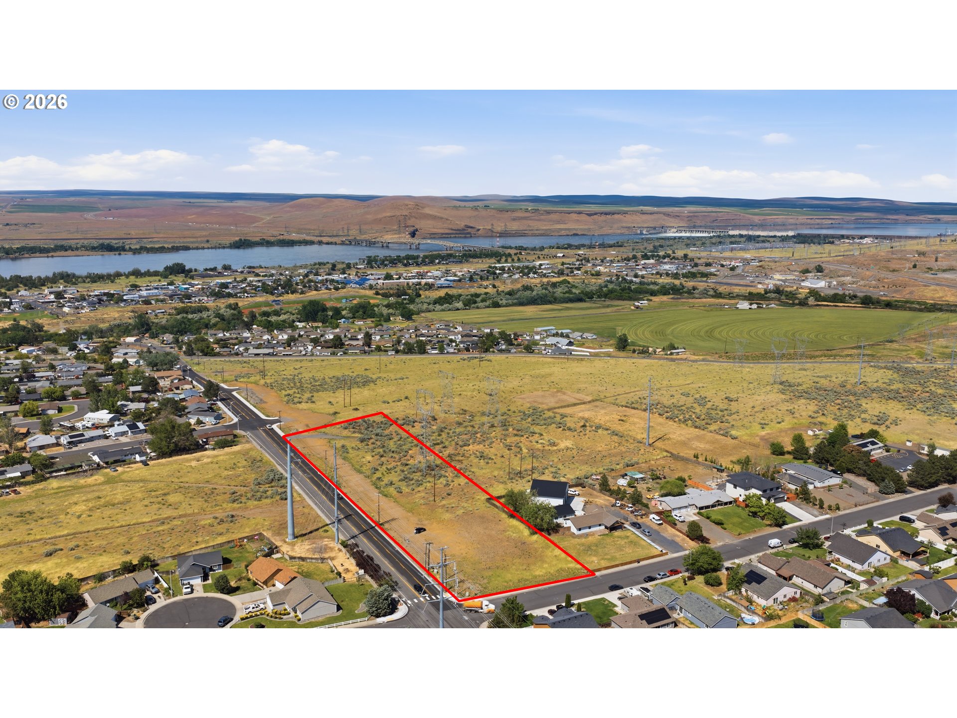 311 Pine Tree Avenue Umatilla, OR 97882 - Photo 1 of 13 a view of an ocean and beach