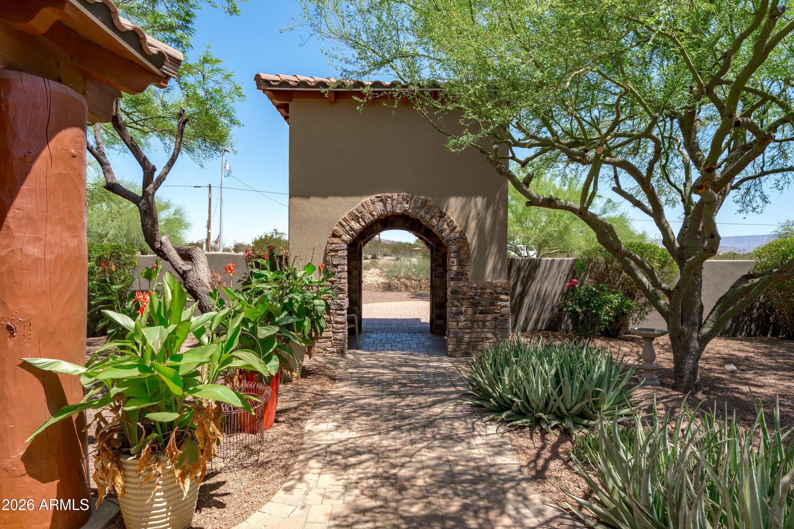 1823 West Maddock Road Phoenix, AZ 85086 - Photo 9 of 121 009-Entryway Courtyard