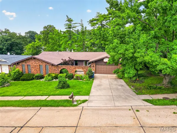 $500,000 | 513 Glan Tai Drive, Manchester, MO 63011