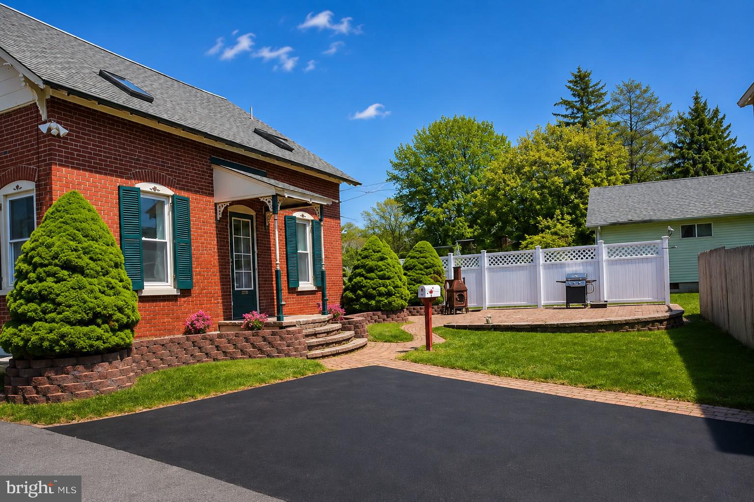 2129 R Spring Street West Lawn, PA 19609 - Photo 1 of 3 Gallery Image 1