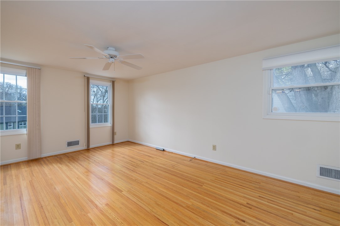 75 Parkwood Avenue Rochester, NY 14620 - Photo 17 of 28