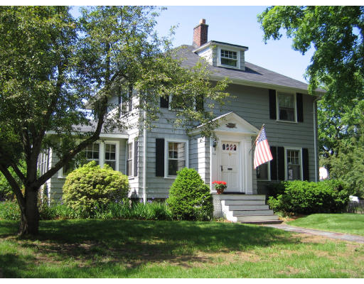 24 Vale Road Reading, MA 01867 - Photo 1 of 12 Gallery Image 1