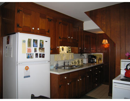 24 Vale Road Reading, MA 01867 - Photo 3 of 12 Gallery Image 3