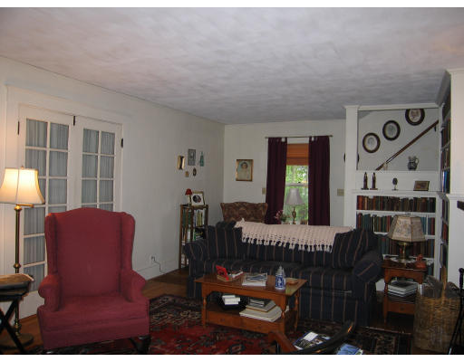 24 Vale Road Reading, MA 01867 - Photo 5 of 12 Gallery Image 5