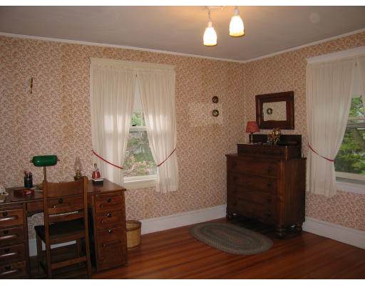24 Vale Road Reading, MA 01867 - Photo 8 of 12 Gallery Image 8