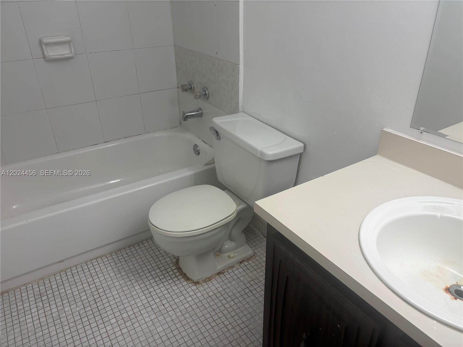 484 Northwest 165th St Road, Unit A111 Miami, FL 33169 - Photo 10 of 40