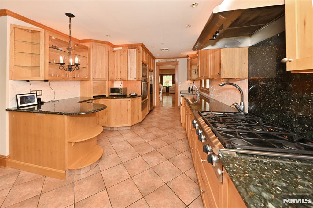 8 Myrtle Street Montvale, NJ 07645 - Photo 15 of 38