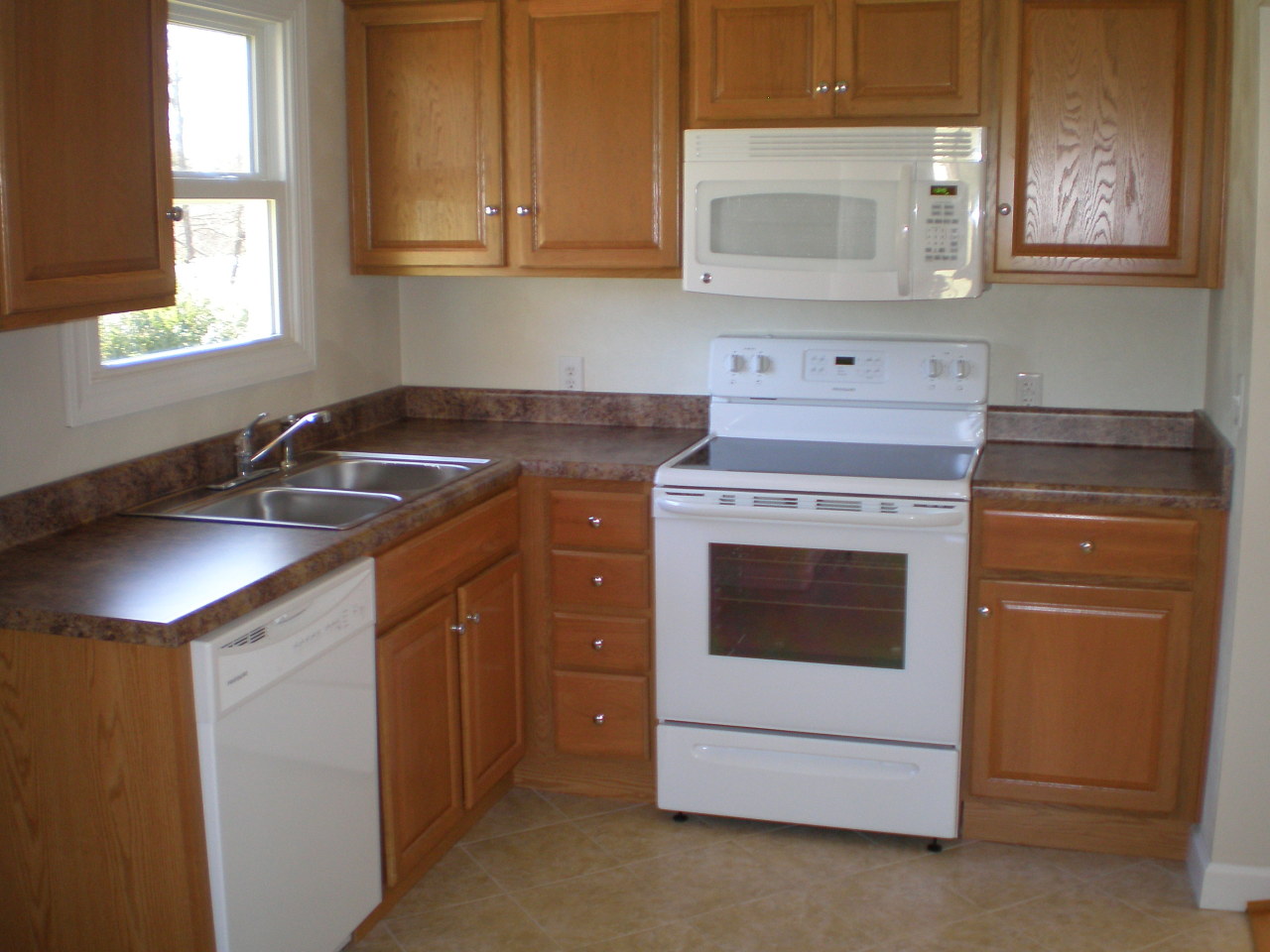 911 North Mill Road Salem, VA 24153 - Photo 2 of 7 Kitchen
